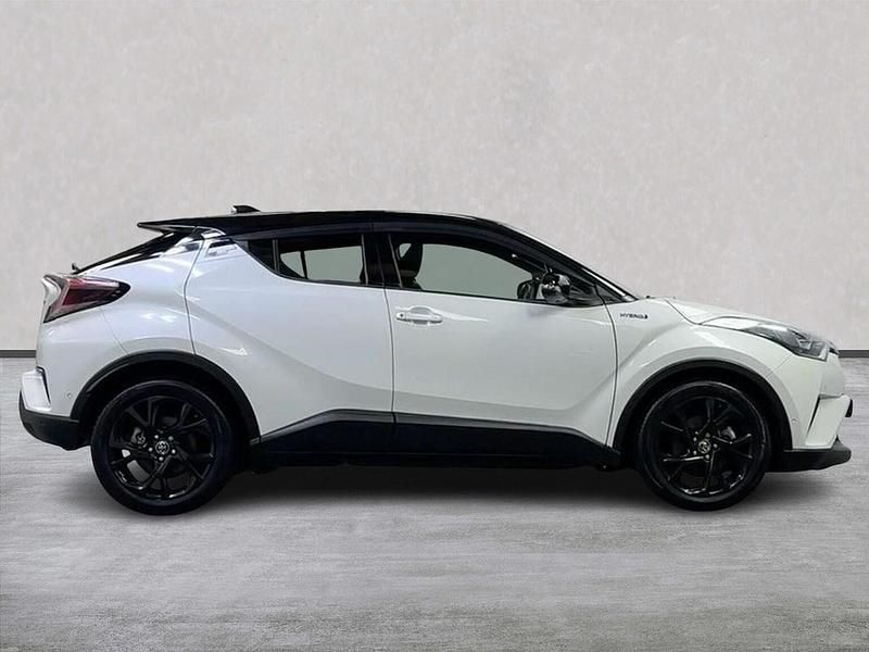 Used Toyota C-HR 122 HP (89 kW) 2019 White SUV