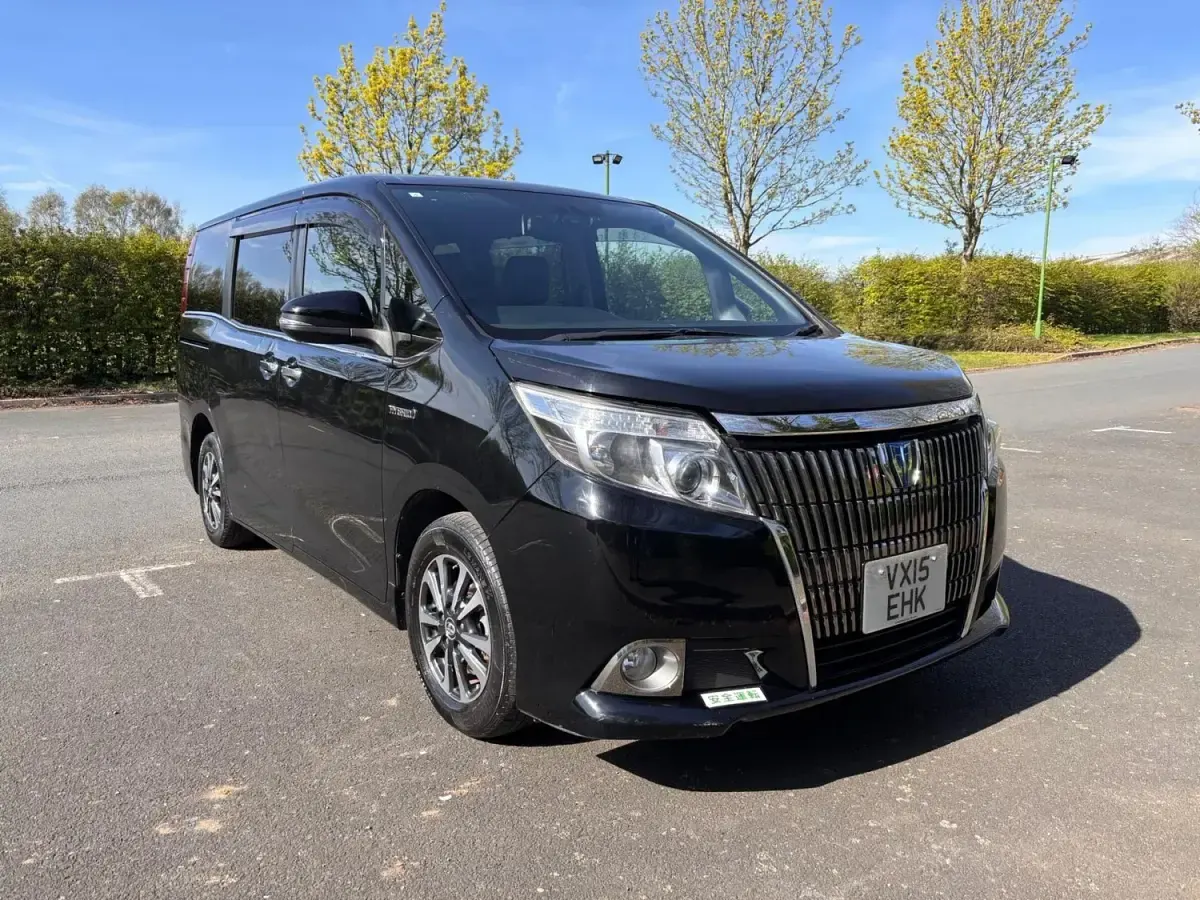 Begagnad Toyota Noah 2025 Svart Minibuss