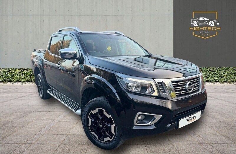 Black Used 2020 Nissan Navara Tekna Pickup | £16,950 (Fair price) - Image 1/4