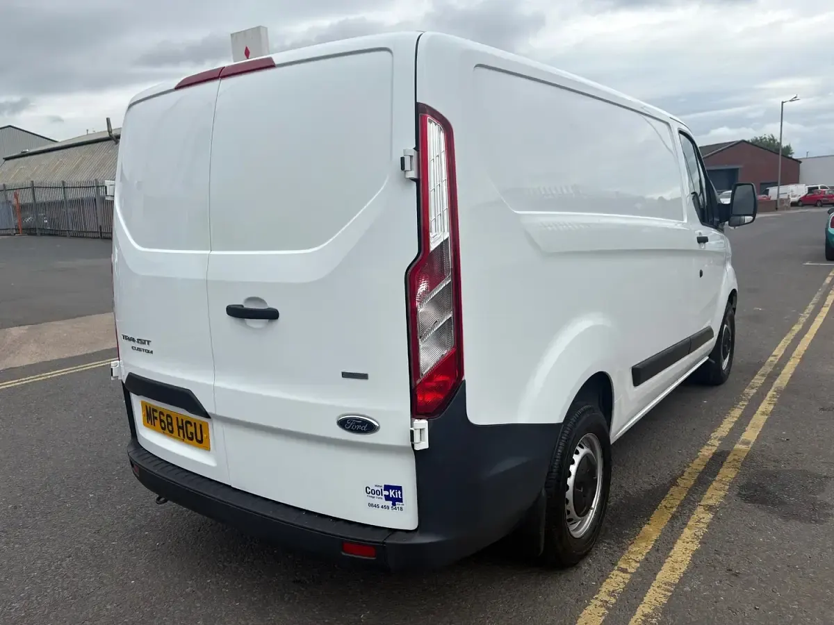Used Ford Transit Custom 105 HP (77 kW) 2018 White Van
