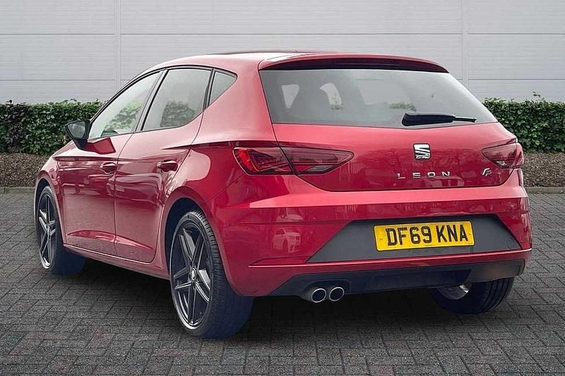 Used Seat Leon Black Edition 150 HP (110 kW) 2020 Red Hatchback