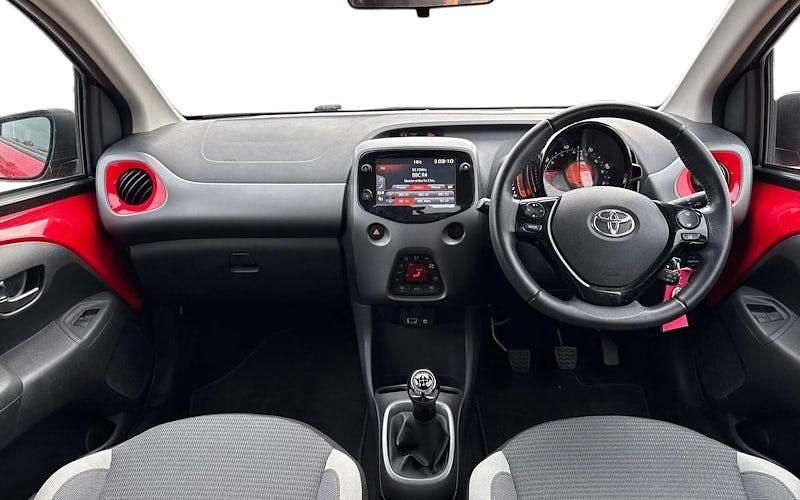 Used Toyota Aygo Trend 72 HP (52 kW) 2021 Red Hatchback