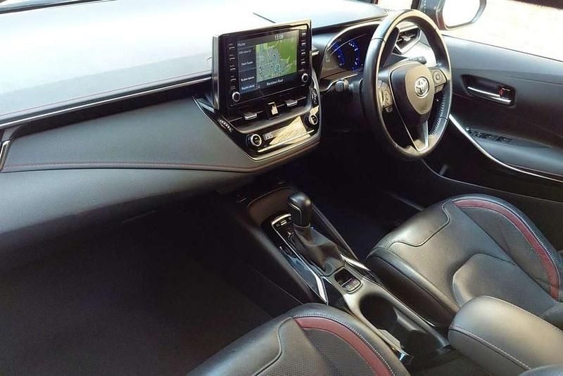 Used Toyota Corolla Sport 120 HP (88 kW) 2020 Red Estate