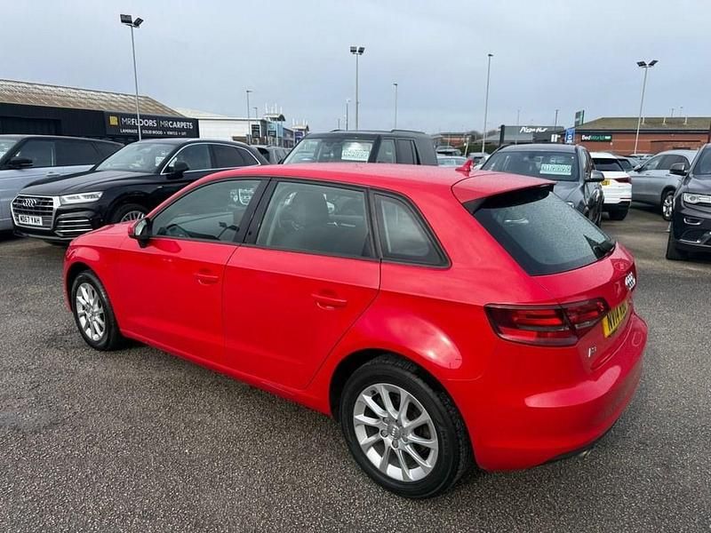 Used Audi A3 Sportback Business 105 HP (77 kW) 2014 Red Hatchback