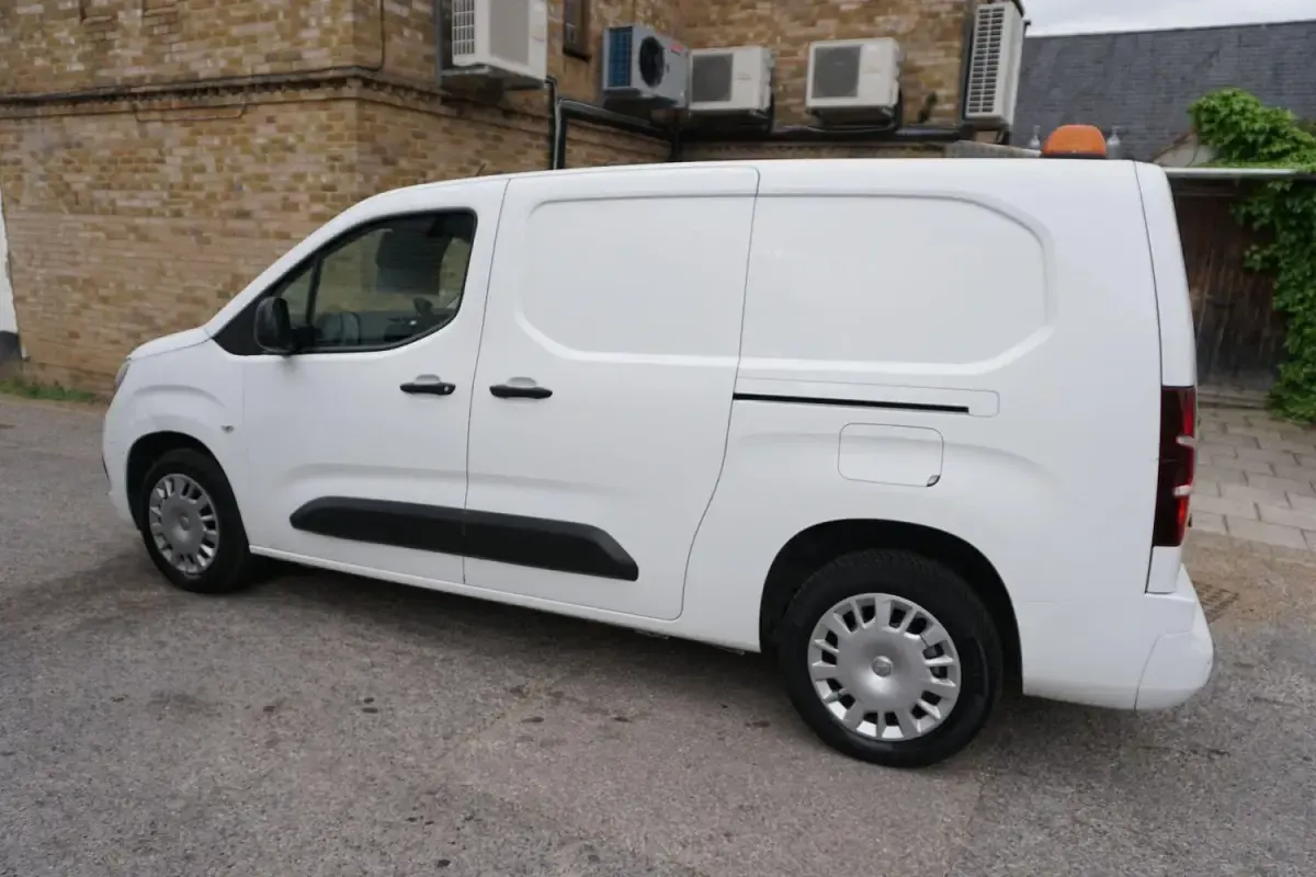 Used Vauxhall Combo Sportive 100 HP (73 kW) 2020 White MPV