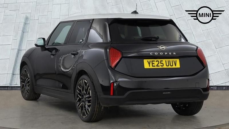 Used Mini Cooper Hatch 113 kW (154 HP) 2025 Black Hatchback