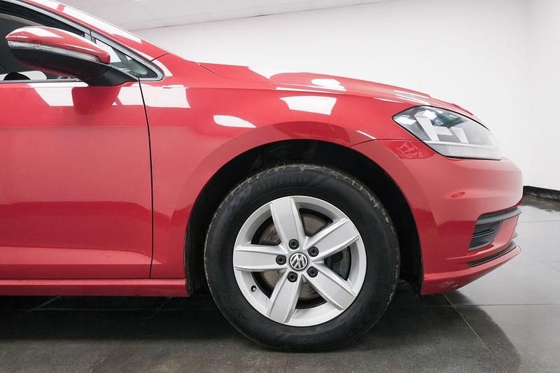 Used VW Golf VII S 125 HP (91 kW) 2017 Red Hatchback