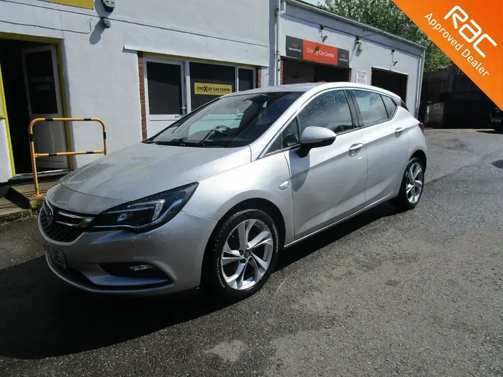 Używany Vauxhall Astra SRi 100 KM (73 kW) 2017 Srebrny Hatchback