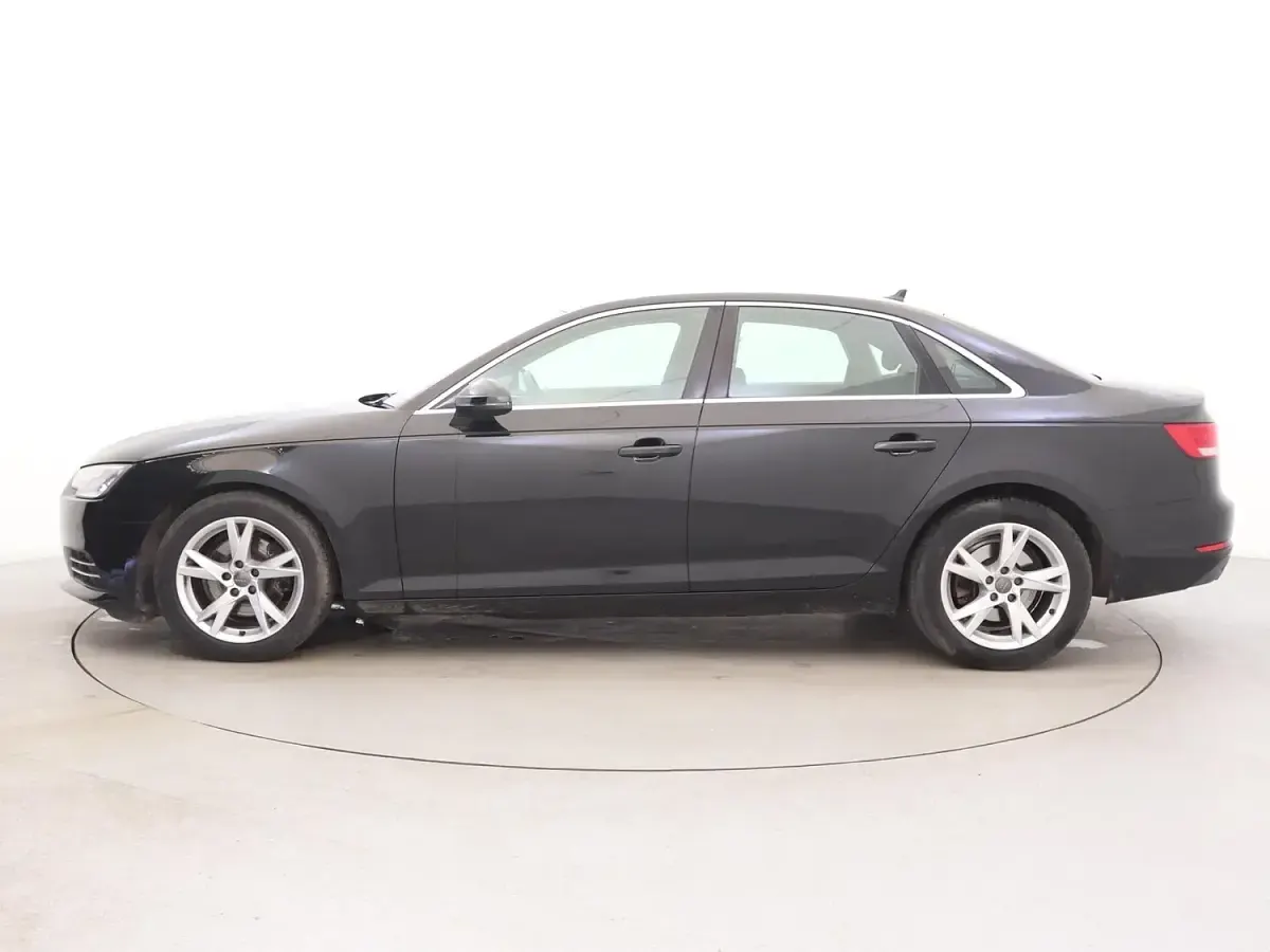 Used Audi A4 Advanced 190 HP (139 kW) 2017 Black Sedan