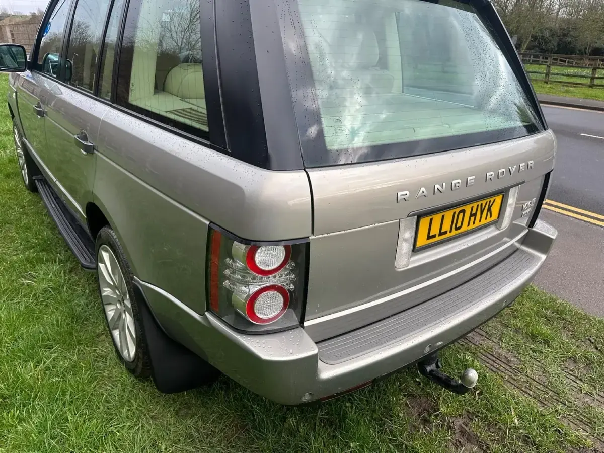 Second-hand Land Rover Range Rover Vogue 2010 Auriu SUV