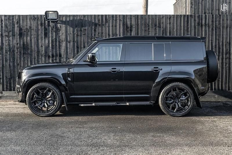 Used Land Rover Defender HSE Dynamic 345 HP (253 kW) 2025 Santorini black SUV