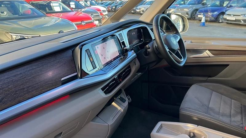 Used VW Multivan Style 204 HP (150 kW) 2025 Fortana red metallic Van