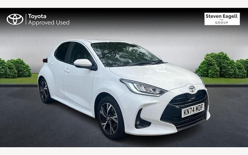 Used 2025 Toyota Yaris Hybrid Design Hatchback | £20,422 (Fair price) - Image 1/4