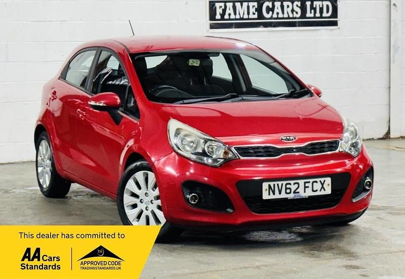 Used Kia Rio 107 HP (78 kW) 2013 Red Hatchback