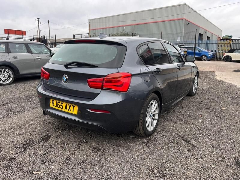 Begagnad BMW 116 Efficient Dynamics 2015 Grå Halvkombi