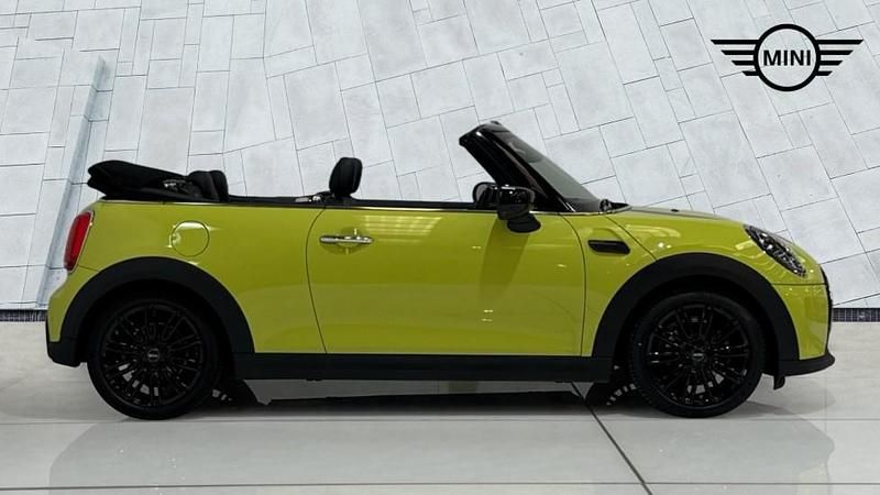 Used Mini Cooper Exclusive 134 HP (98 kW) 2023 Yellow Hatchback