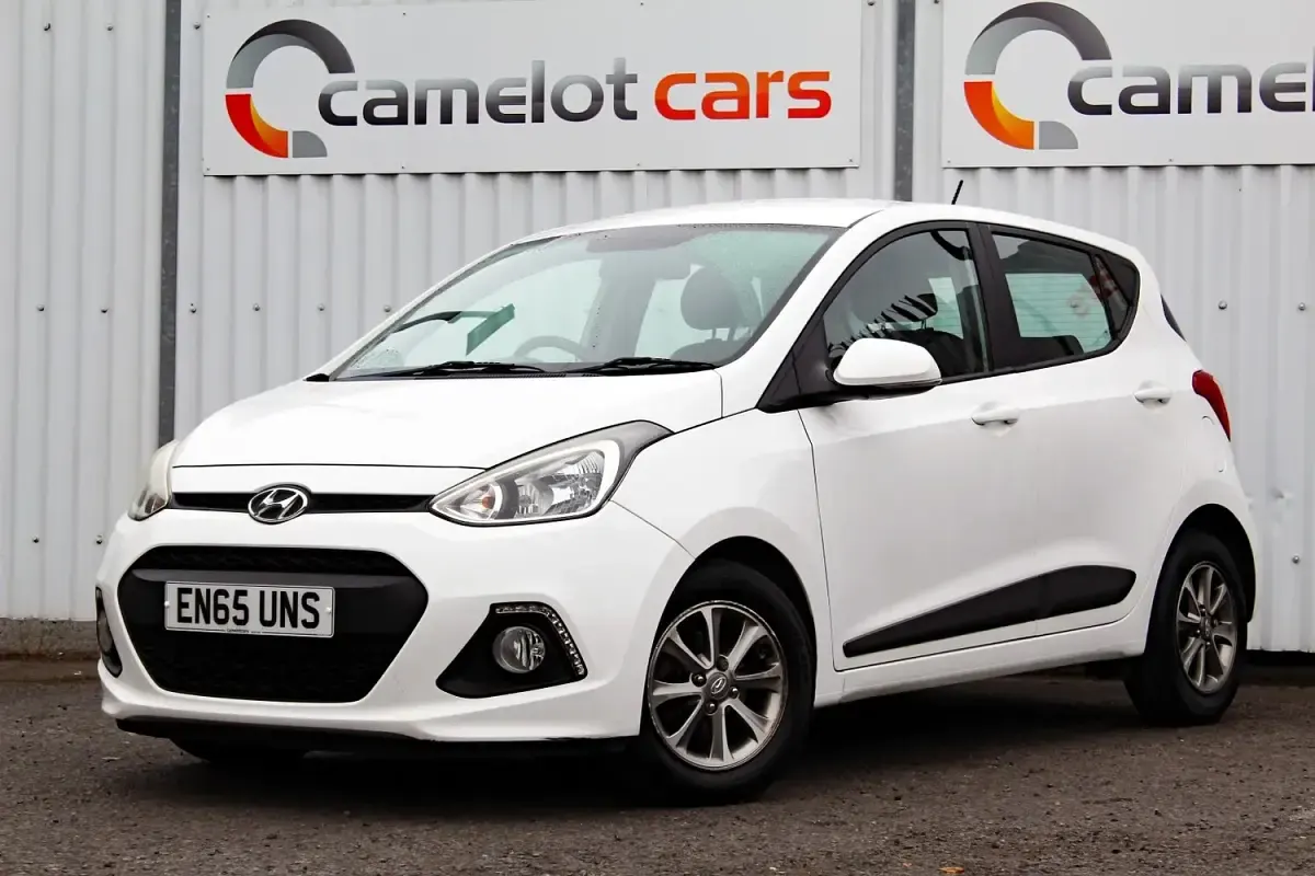 Used Hyundai i10 Premium 87 HP (63 kW) 2015 White Hatchback