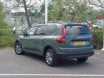Usado Dacia Jogger Expression 109 CV (80 kW) 2023 Verde Monovolumen