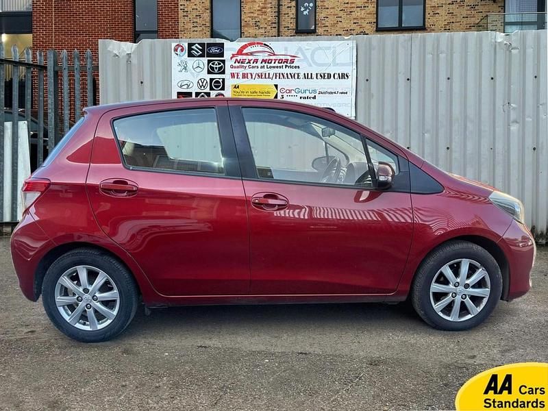 Used Toyota Yaris 101 HP (74 kW) 2012 Red Hatchback