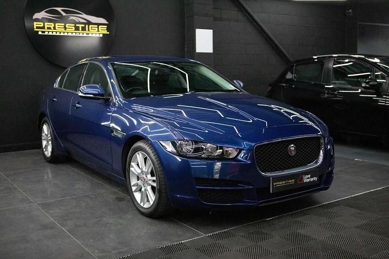 Usado Jaguar XE Prestige 240 HP (176 kW) 2016 Azul Sedan