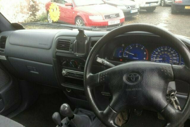 Used Toyota HiLux 102 HP (75 kW) 2002 Pickup