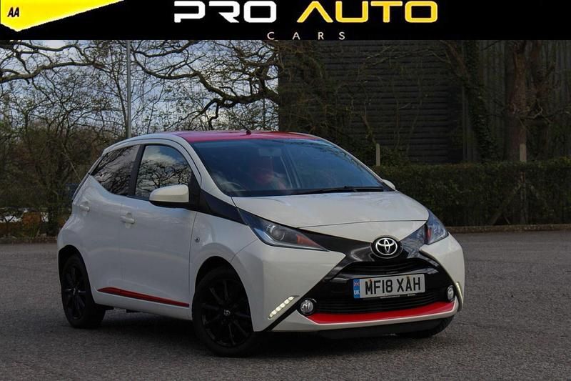 Begagnad Toyota Aygo x-press 2018 Vit Halvkombi