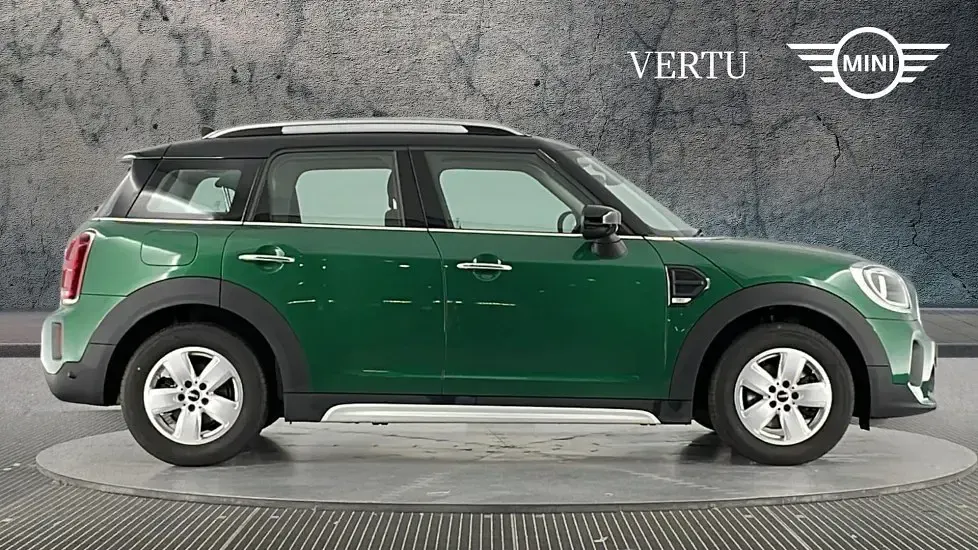 Używany Mini Cooper Countryman Classic 134 KM (98 kW) 2022 Zielony SUV