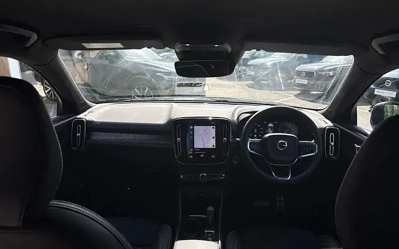 Used Volvo XC40 R-Design 163 HP (119 kW) 2021 SUV