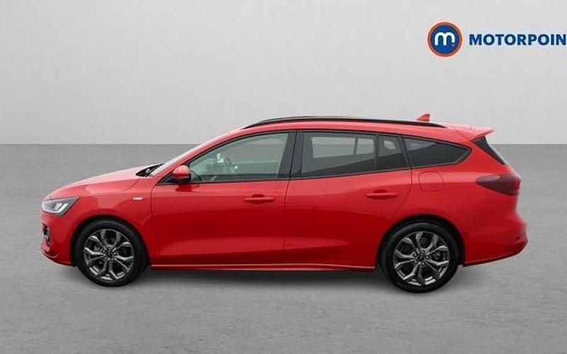 Used Ford Focus ST-Line 125 HP (91 kW) 2023 Red Estate