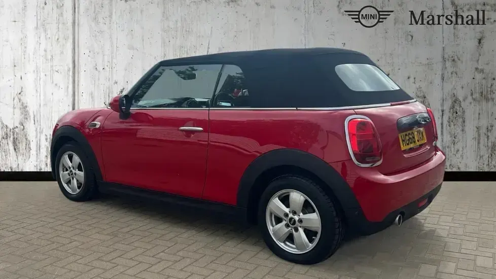 Used Mini Cooper Classic 136 HP (100 kW) 2018 Red Hatchback