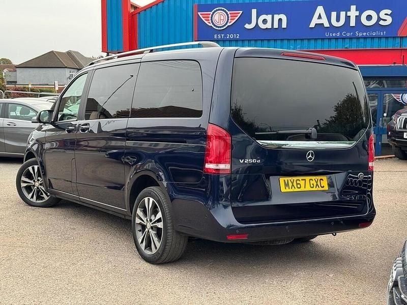 Begagnad Mercedes V250 190 HK (139 kW) 2018 Blå Minibuss