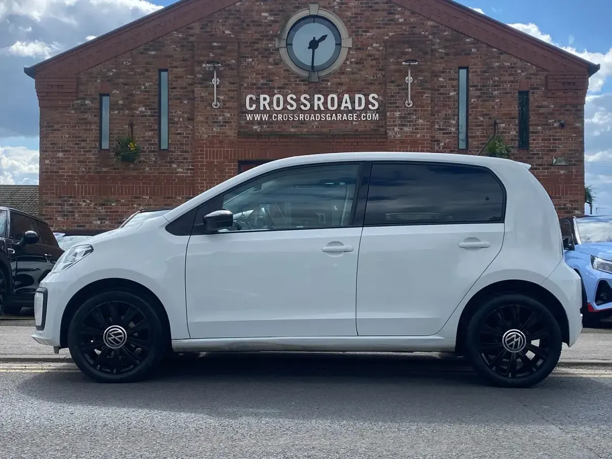 Used VW up! Black Edition 65 HP (47 kW) 2021 Pure white Hatchback