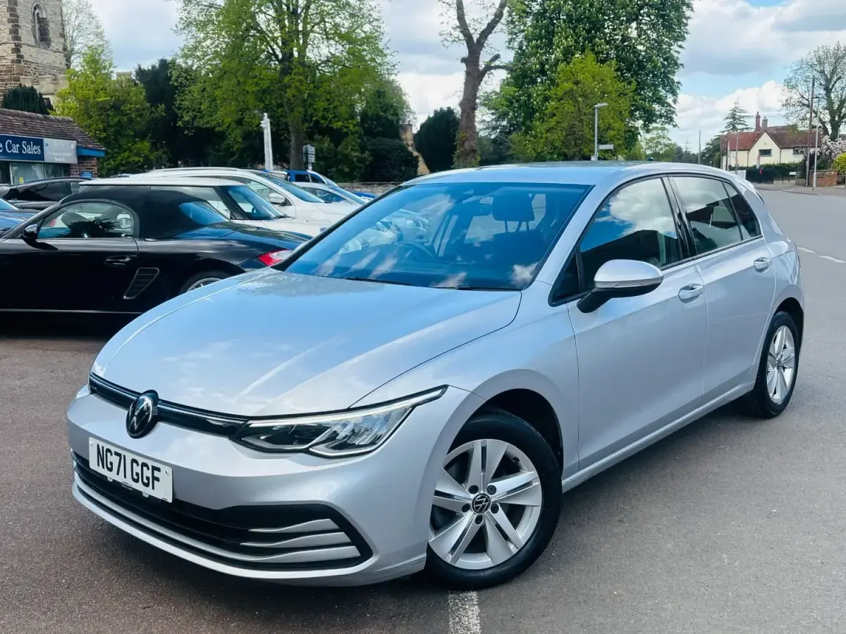 Używany VW Golf VIII Life 150 KM (110 kW) 2022 Srebrny Hatchback