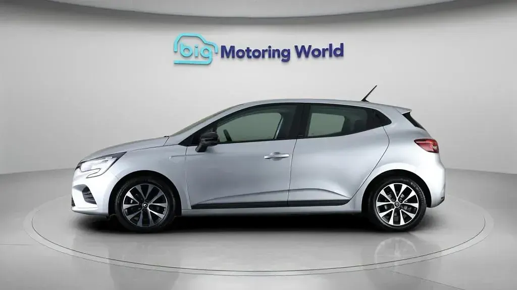 Used Renault Clio Iconic 140 HP (102 kW) 2021 Silver Hatchback
