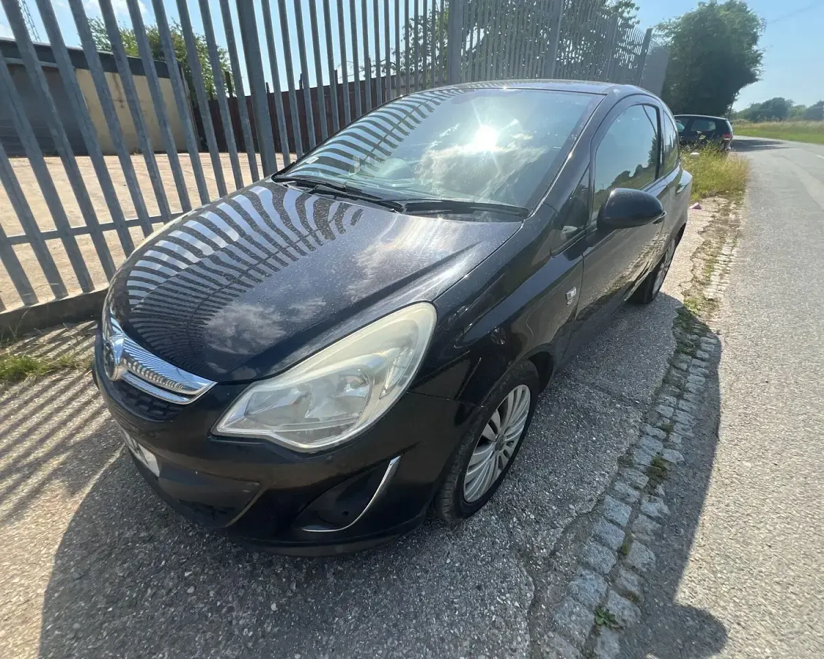 Used Vauxhall Corsa 90 HP (66 kW) 2011 Black Hatchback