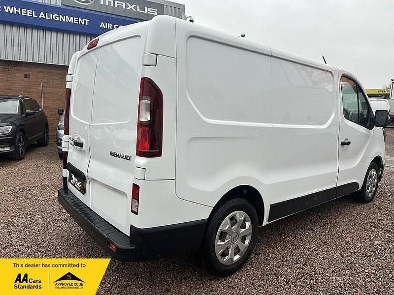 Used Renault Trafic Business 130 HP (95 kW) 2023 Glacier white