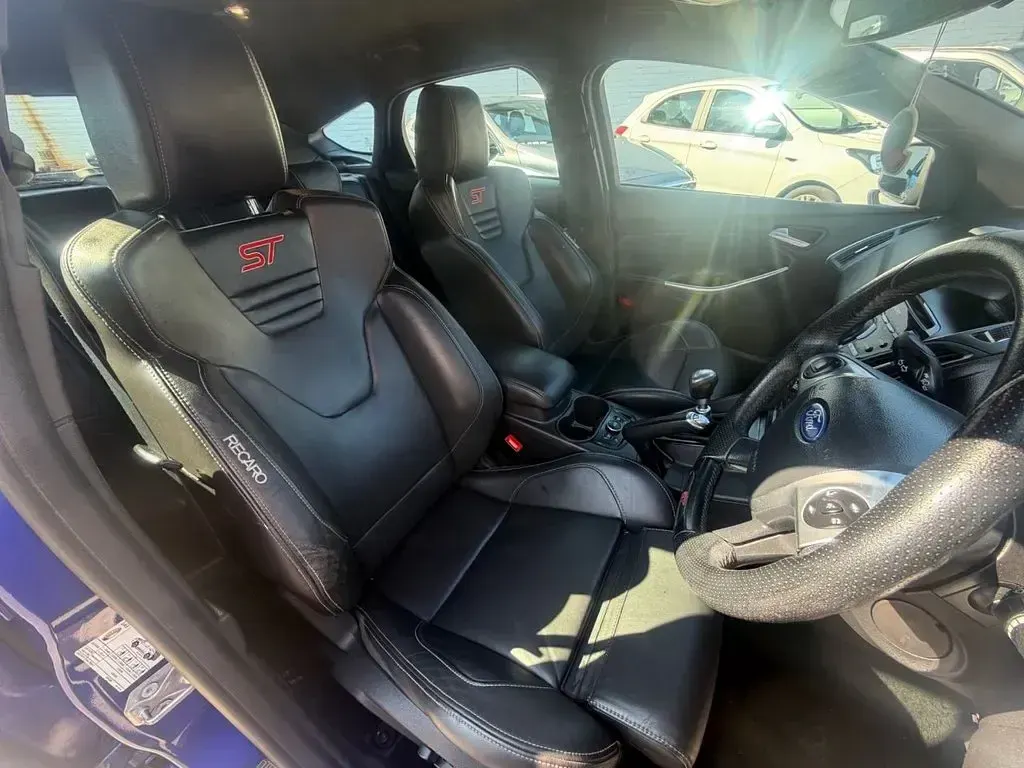Used Ford Focus ST 250 HP (183 kW) 2014 Blue Hatchback