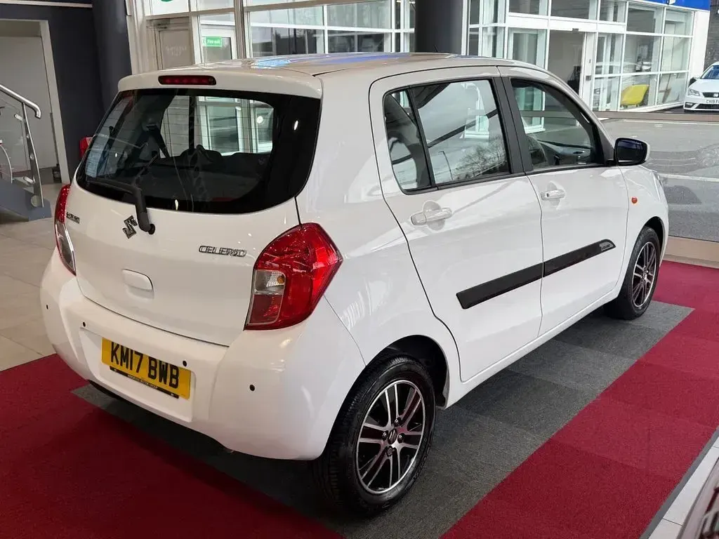 Used Suzuki Celerio SZ4 68 HP (50 kW) 2017 White Hatchback
