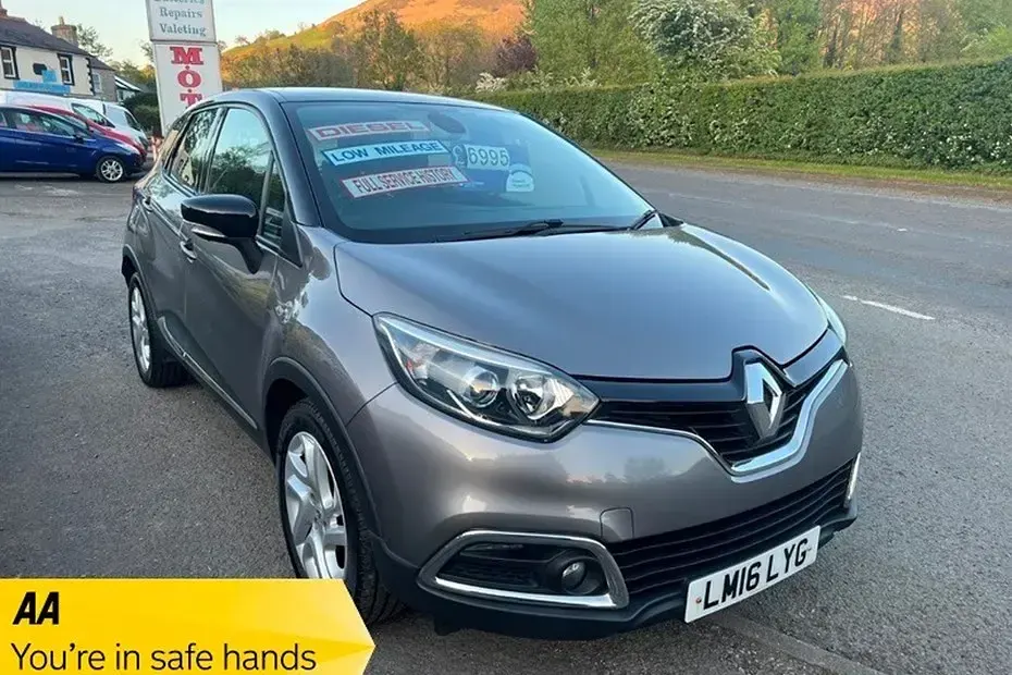Usado Renault Captur Dynamique 90 HP (66 kW) 2016 Cinzento SUV