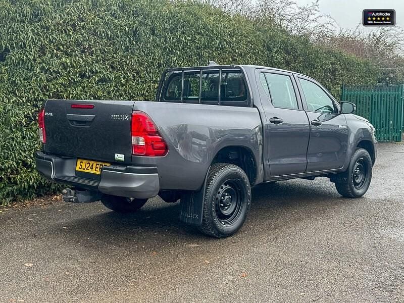 Used Toyota HiLux Active 150 HP (110 kW) 2024 Grey Pickup