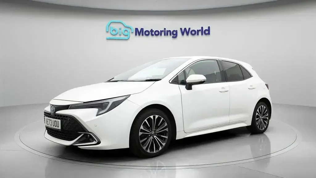 Used Toyota Corolla Design 140 HP (102 kW) 2024 White Hatchback