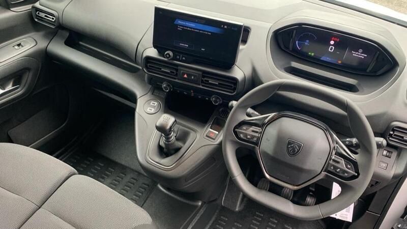 White New 2025 Peugeot Partner S MPV | £17,292 (Fair price) - Image 1/4