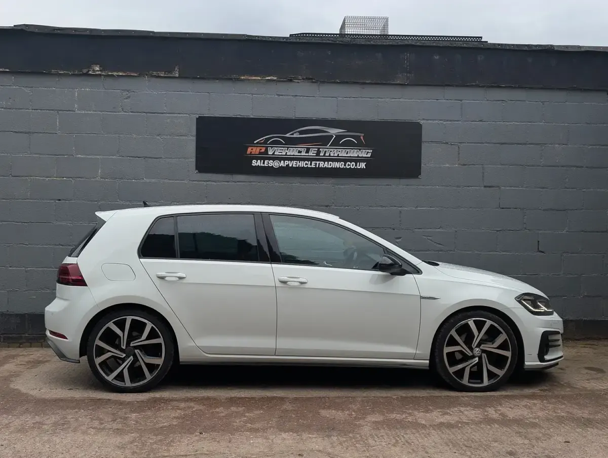Used VW Golf VII GTD 184 HP (135 kW) 2017 White Hatchback