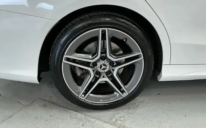 Used Mercedes C220 AMG line 194 HP (142 kW) 2019 White Estate