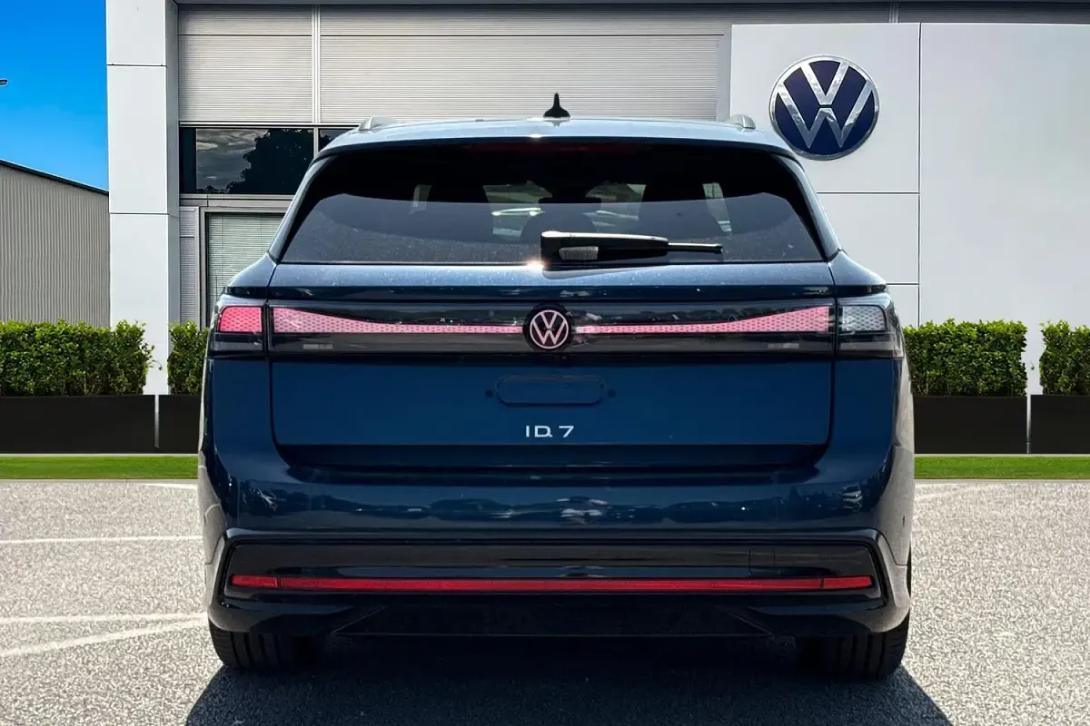 New VW ID.7 Pro 77 kW (105 HP) 2026 Blue Estate