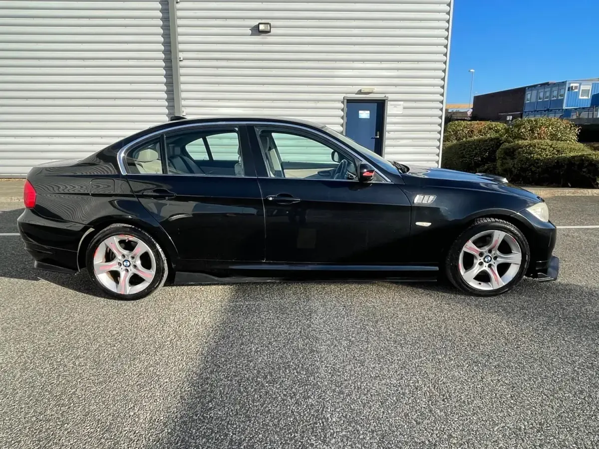 Używany BMW 320 Exclusive 2011 Czarny Sedan/Limuzyna
