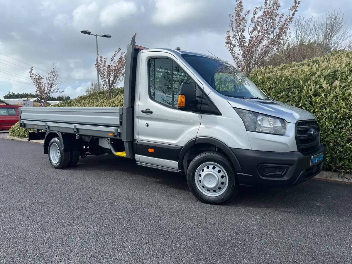 Begagnad Ford Transit 130 HK (95 kW) 2021 Silver Cab