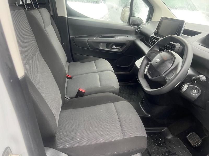 Used Peugeot Partner 68 HP (50 kW) 2022 White MPV