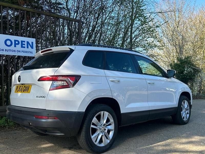 Used Skoda Karoq SE Technology 115 HP (84 kW) 2018 White SUV