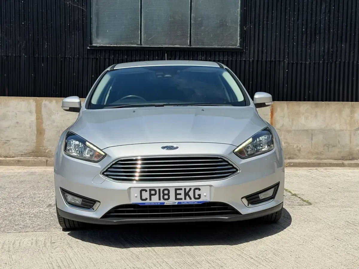 Used Ford Focus Titanium 125 HP (91 kW) 2018 Silver Hatchback